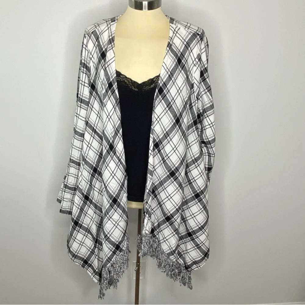 Torrid Black White Gray Wrap Cardigan